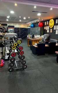 ((باشگاه پرورش اندام فیزیک ))