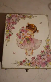 جعبه جواهرات چوبی قدیمی و آنتیک