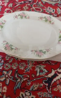 چینی گل سرخی و پارچ و قندون فرانسوی