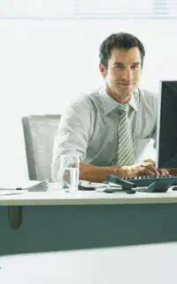 استخدام کارمند اقا