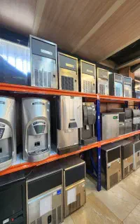 یخساز آمریکایی ایتالیایی چینی اسکاتمن برما