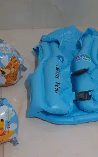 جلیقه شنا و بازوبند