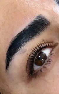 لیفت ابرو و مژه(به همراه تخفیف برای هدیه روز دختر)
