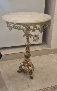 میز برنز پایه دار