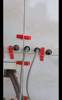 کارگر و دست کاشیکاری و سنگکارم