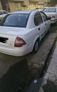 راننده با ماشین سواری