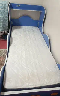 فروش تخت خواب. میز تلویزیون. اینه قدی و غیره