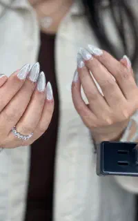 خدمات کاشت ناخن و آموزش