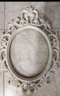 تعدادی اینه به فروش میرسد