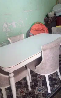 میز غذا خوری ب همراه پنج عدد صندلی