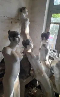 مانکن زن با سر