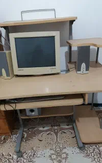 کامپیوتر و میز و باند و..