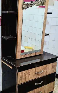 دو عدد میز آرایشی ست و یک بوفه