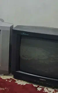 دوعدد تلوزیون بایک عدد دیجیتال سالم