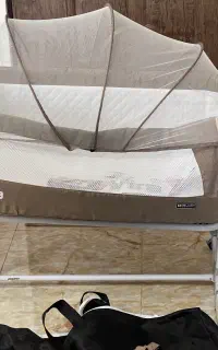 تخت کنار مادر ویرا