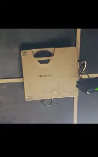 پروژکتور همراه با پرده