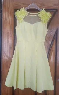 پیراهن دخترانه ای