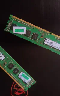 دو عدد رم 4GB DDR3 مدل میکرون 12800 مگاهرتز