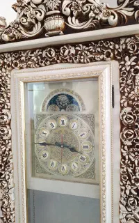 یک عدد ساعت ایستاده در حد نو