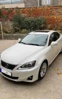 تنها لکسوس is300 مشابه صفر ایران