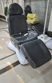 تخت پوست و مو