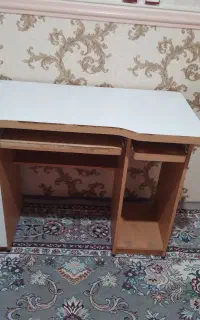 میز کامپیوتر سالم