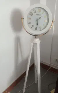 ساعت ایستاده