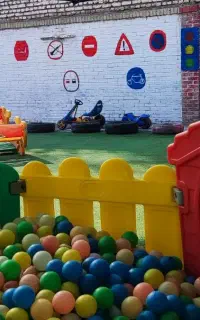 به یک نظافتچی  و یک مربی پیش یک و دو نیازمندیم