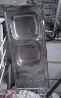 یک عدد سینک ظرفشویی باشیراهرومی