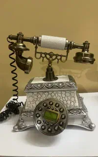 تلفن قدیمی کلکسیونی