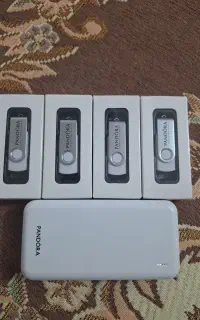 پاوربانک ۲۰ هزار و فلش مموری ۴ گیگ