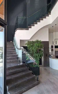 اجرای تخصصی نرده شیشه ای و پارتیشن شیشه ای