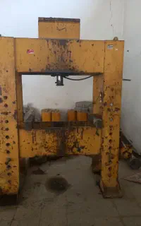 دستگاه پرس ۱۰۰تنی