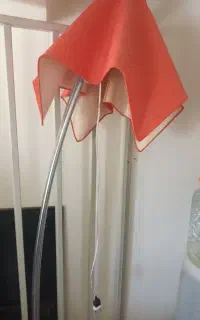 یک عدد‌ آباژور‌ چراغ‌ خواب