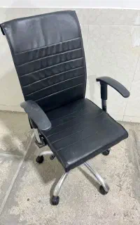 صندلی چرم اداری