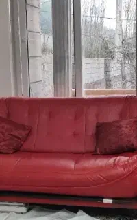 وسایل خانه مبل و میز تلویزیون و موکت و پرده و...