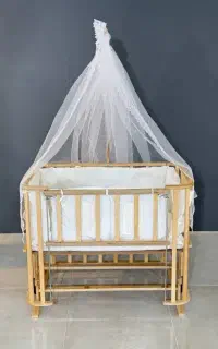 تخت کنار مادر،گهواره چوبی