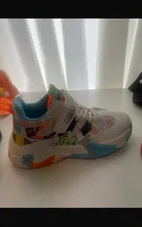 فروش تعدادی کفش بچه گانه بصورت عمده