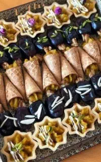 پخت حلوا و انواع شیرینی برای مراسم شادی  و ختم