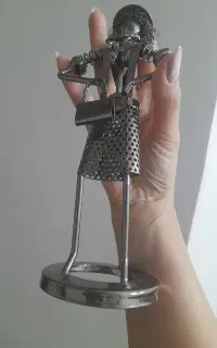 تندیس فلزی دستساز بانو