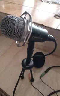 میکروفون یانمای v20 درحد نو کارنکرده استفاده نشده