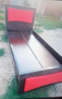 تخت تک نفر