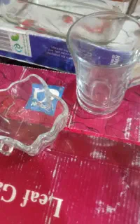 دوعدد پیرکس ویک دست آجیل خوری ویک دست فنجان