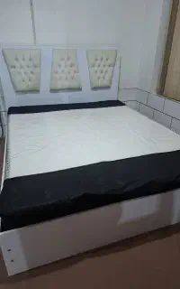 تخت خواب دو نفره همراه با تشک