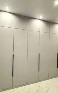 نیازمندسرمایه گذاردفتردکوراسیون نیمی ازکارا مونده