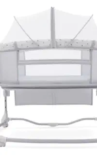 تخت کنار مادر ماستلا