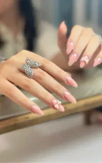 کاشت ناخن ،ترمیم ،ژلیش ، کاشت مژه کفسابی و اموزش