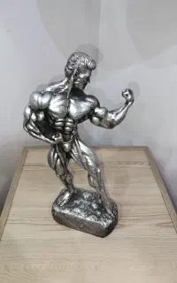 مجسمه رومیزی کلاغ و فیگور بدنسازی