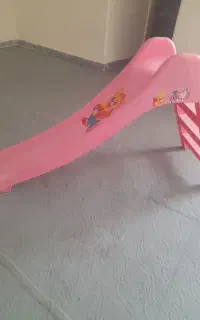 سرسره بازی بچه