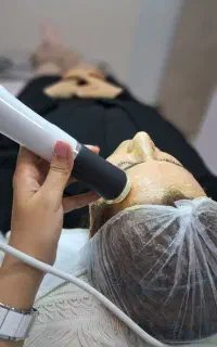 خدمات پوستی و درمانی